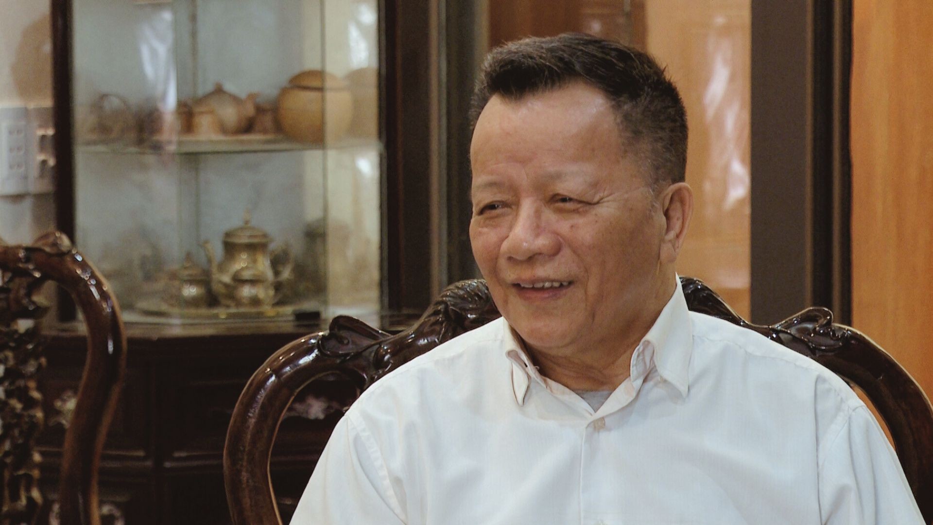 Ông Nguyễn Văn Tông, Hội viên Hội Liên hiệp Văn học – Nghệ thuật tỉnh Lào Cai white-and-red-minimalist-hotel-presentation.jpg