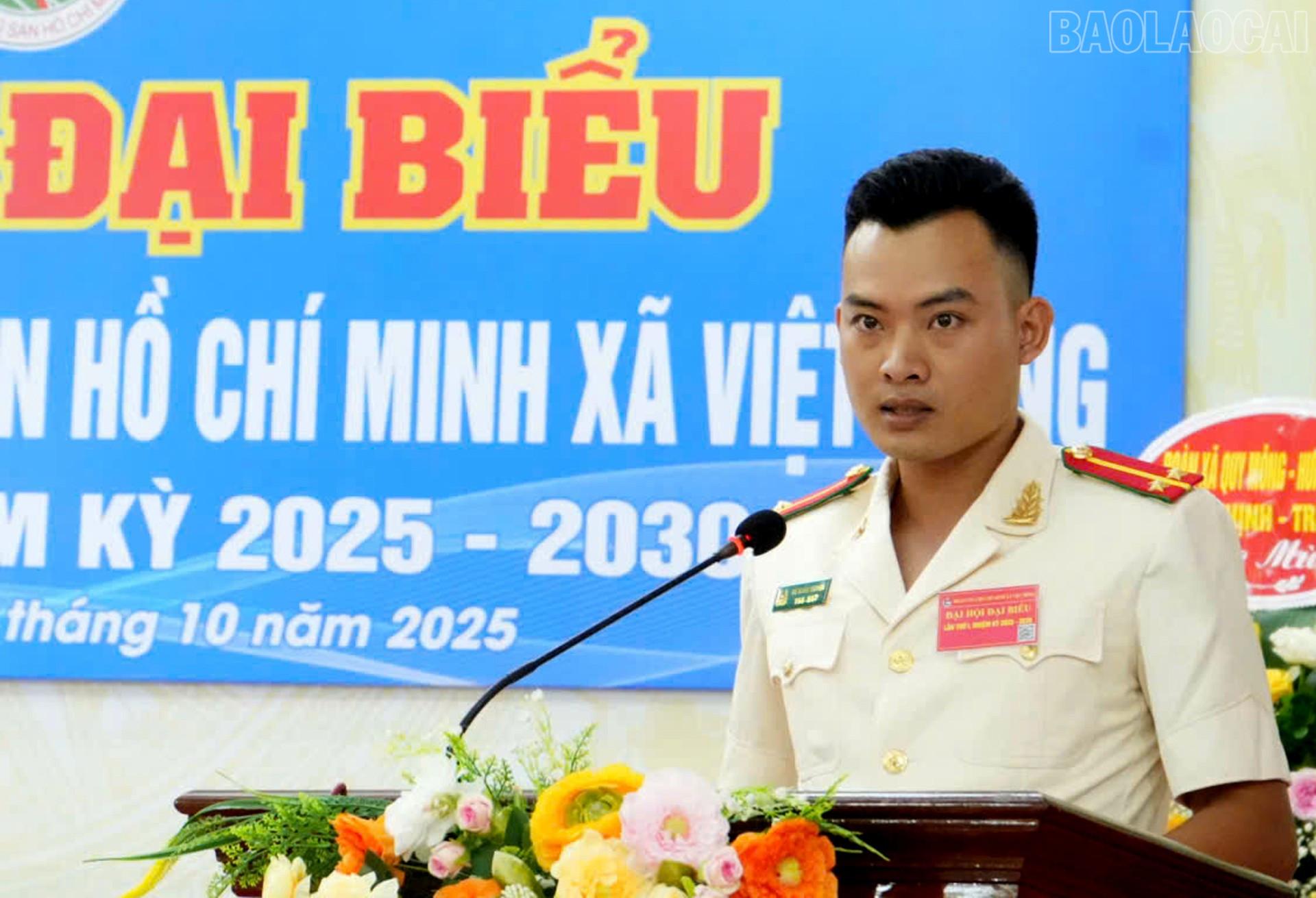 Đại biểuVũ Xuân Nghiêm - Phó bí thư Đoàn xã lâm thời trình bày báo cáo chính trị tại đại hội.