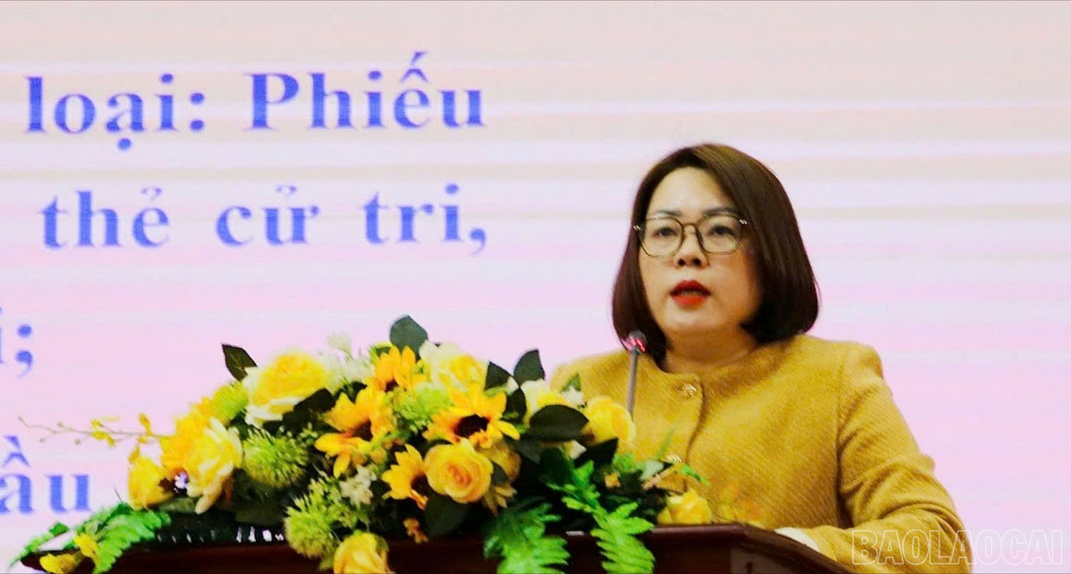 baolaocai-br_can-bo-phong-van-hoa-xa-hoi-phuong-nghia-lo-huong-dan-cac-noi-dung-cho-cong-tac-bau-cu-6083.jpg