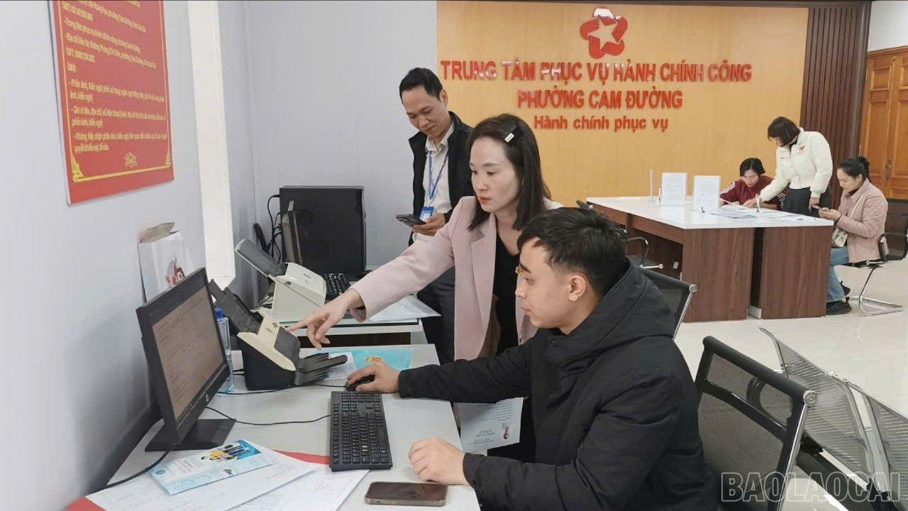 Trung tâm Phục vụ hành chính công phường Cam Đường – phục vụ người dân nhanh chóng, hiệu quả. baolaocai-br_br-z7406054145363-10092d70acb6c6653223ea0a4779cb1f.jpg