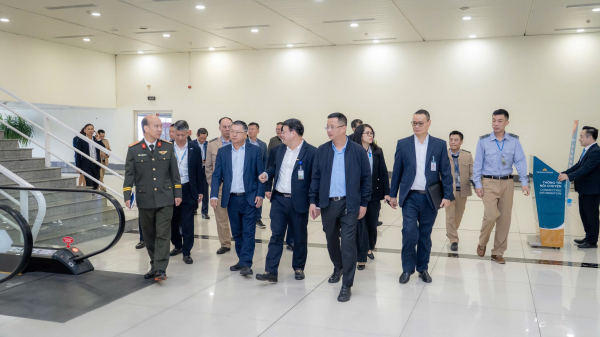 C&aacute;c lực lượng chức năng phối hợp kiểm tra s&acirc;n bay Nội B&agrave;i s&aacute;ng 16/1.