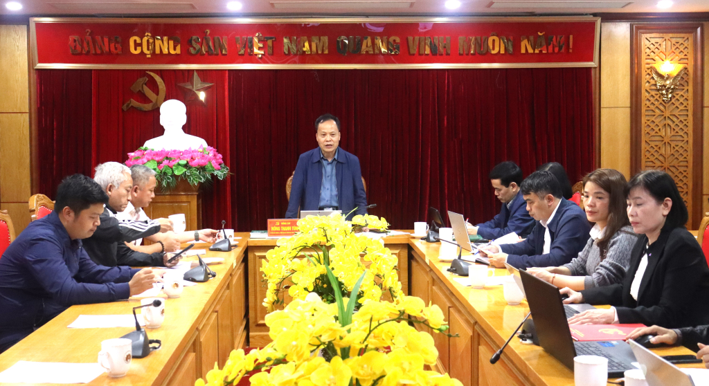 Trưởng Ban Tuy&ecirc;n gi&aacute;o v&agrave; D&acirc;n vận Tỉnh ủy N&ocirc;ng Thanh T&ugrave;ng ph&aacute;t biểu kết luận cuộc họp.