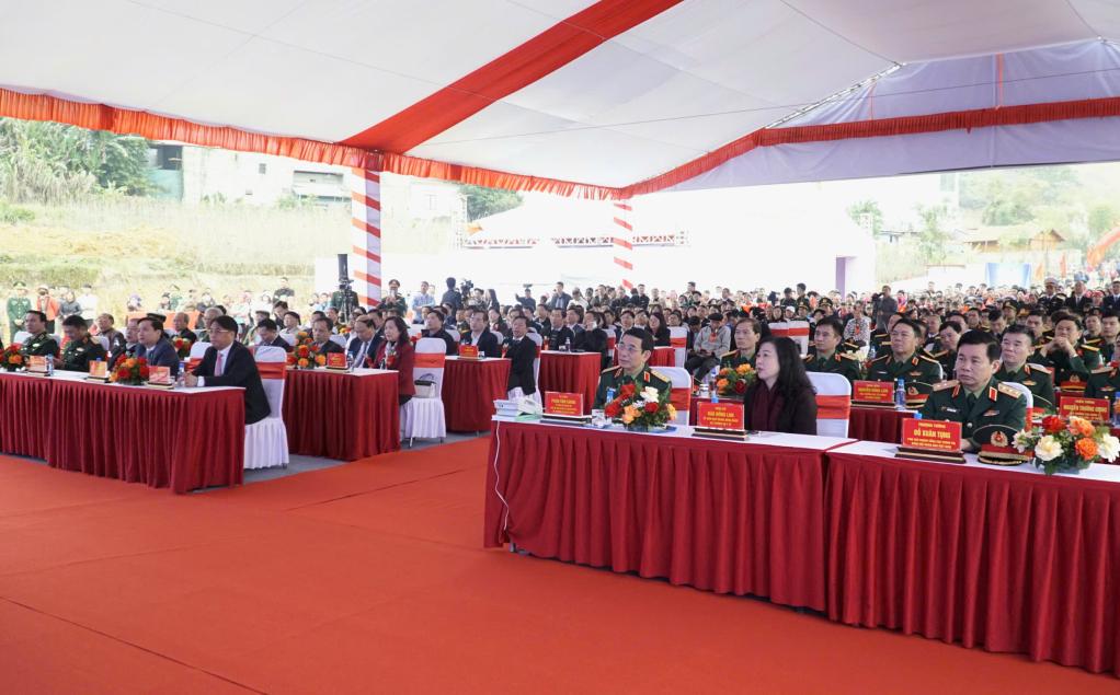 C&aacute;c đại biểu dự buổi lễ. 