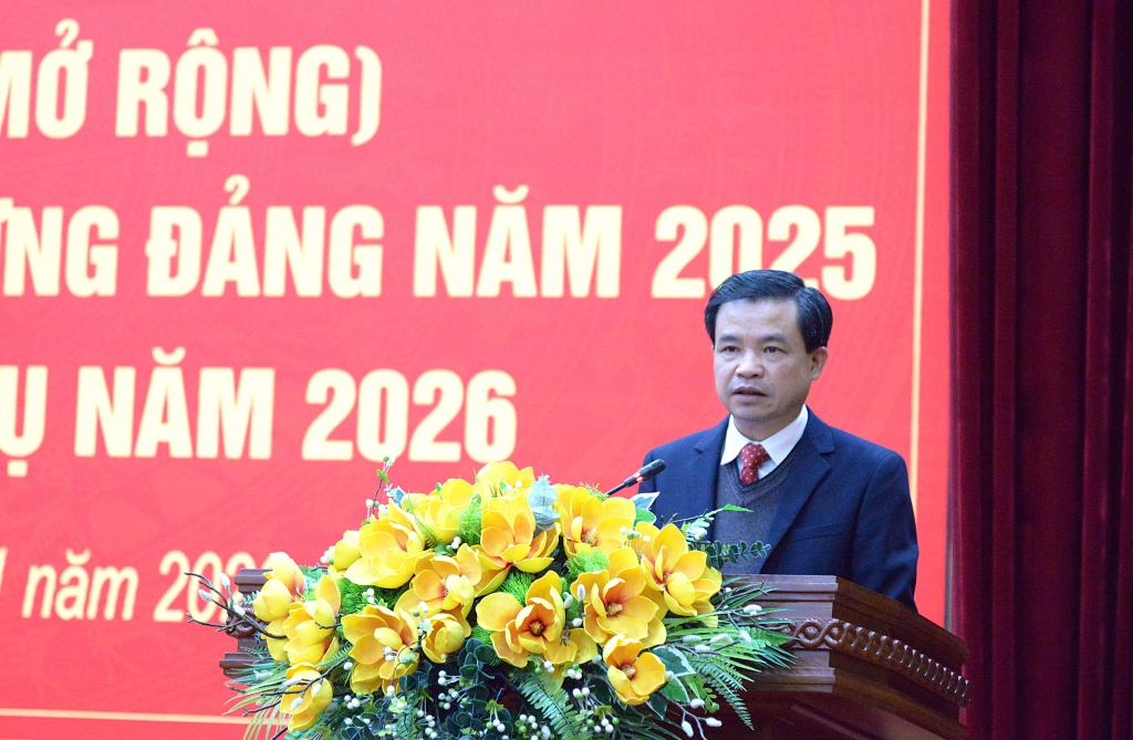 Đồng ch&iacute; Bế Thanh Tịnh, Ph&oacute; B&iacute; thư Thường trực Tỉnh ủy, Chủ tịch HĐND tỉnh, B&iacute; thư Đảng ủy C&aacute;c cơ quan Đảng tỉnh kết luận hội nghị.