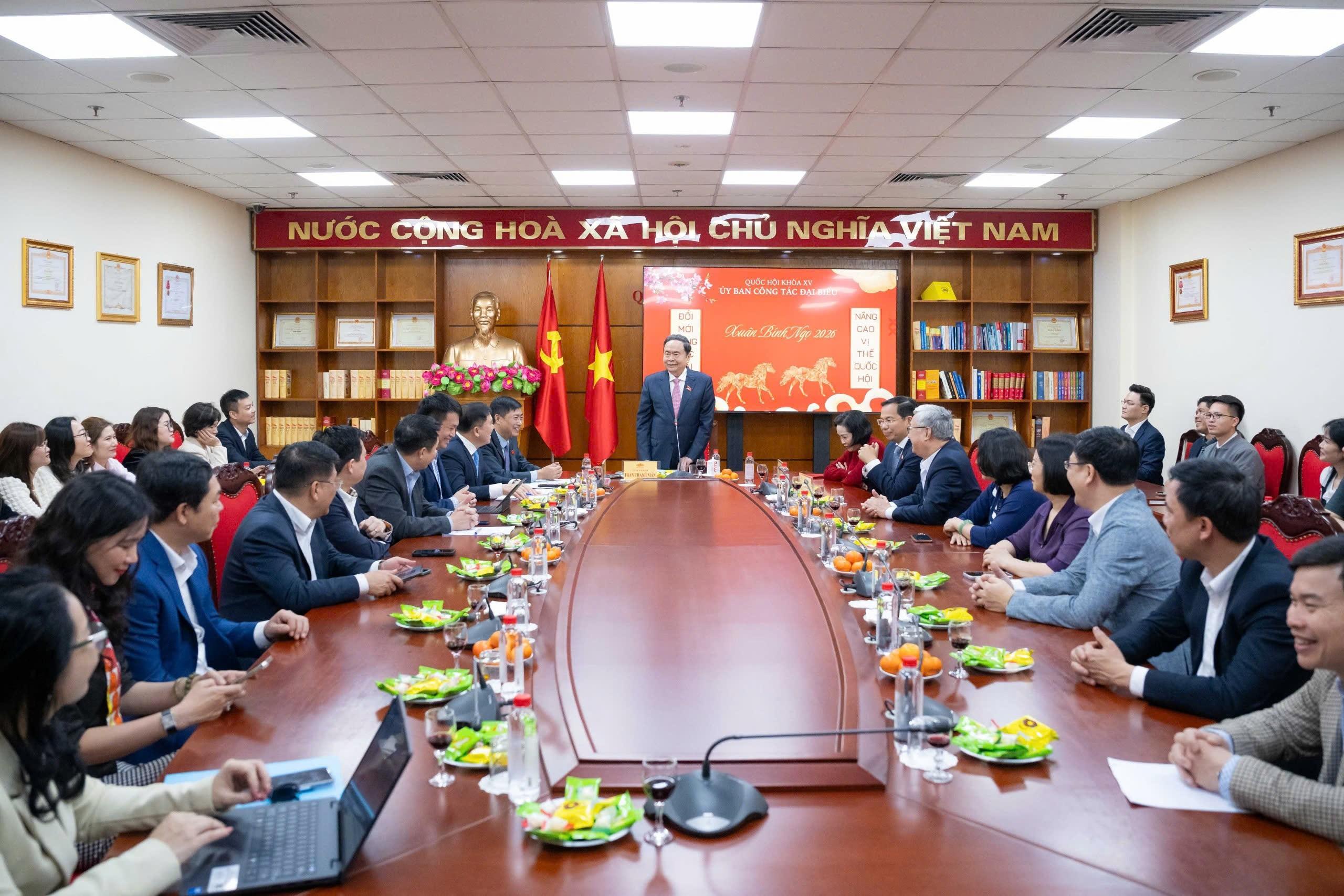 Toàn cảnh cuộc làm việc.