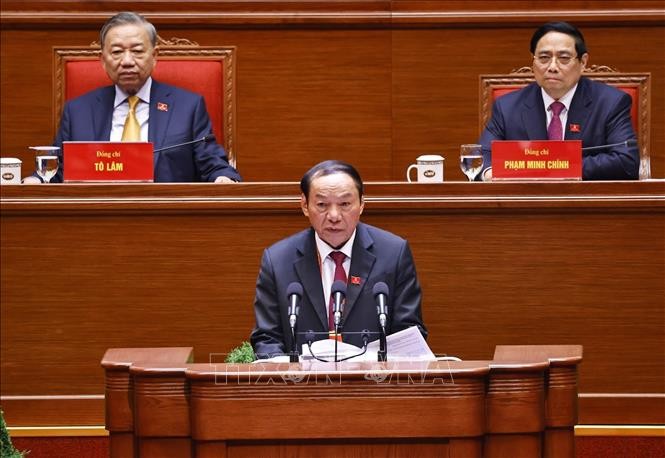 Đồng ch&iacute; Nguyễn Văn H&ugrave;ng, Ủy vi&ecirc;n Trung ương Đảng, B&iacute; thư Đảng ủy, Bộ trưởng Bộ Văn h&oacute;a, Thể thao v&agrave; Du lịch, tr&igrave;nh b&agrave;y tham luận &ldquo;Ph&aacute;t huy sức mạnh nội sinh của văn h&oacute;a, con người Việt Nam - nền tảng cho ph&aacute;t triển nhanh v&agrave; bền vững đất nước trong kỷ nguy&ecirc;n mới&rdquo;.