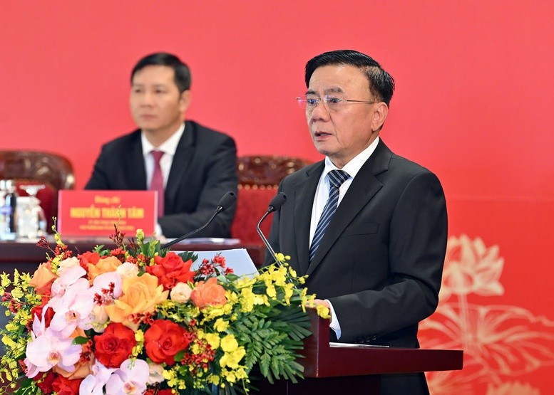 Thường trực Ban B&iacute; thư Trần Cẩm T&uacute; ghi nhận, đ&aacute;nh gi&aacute; cao t&igrave;nh cảm, tr&aacute;ch nhiệm của đội ngũ ph&oacute;ng vi&ecirc;n c&aacute;c cơ quan th&ocirc;ng tấn b&aacute;o ch&iacute; trong nước v&agrave; quốc tế trong c&ocirc;ng t&aacute;c th&ocirc;ng tin, tuy&ecirc;n truyền về Đại hội XIV của Đảng.