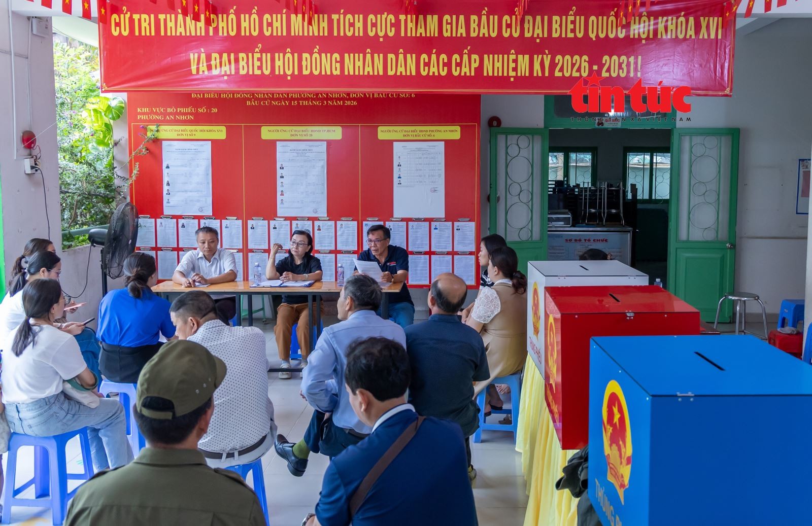 Để công tác bầu cử đại biểu Quốc hội khóa XVI và đại biểu HĐND các cấp nhiệm kỳ 2026 - 2031 diễn ra thuận lợi, các thành viên của tổ bầu cử số 20 thuộc đơn vị bầu cử số 6 trên địa bàn khu phố 26, phường An Nhơn thường xuyên tổ chức nhiều cuộc họp trao đổi, phân công nhiệm vụ.