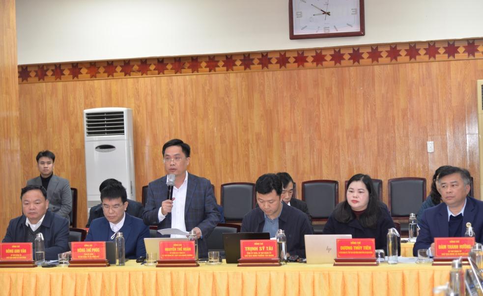 B&iacute; thư Đảng ủy phường Thục Ph&aacute;n ph&aacute;t biểu tại buổi l&agrave;m việc.