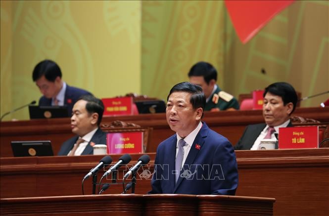 Đồng ch&iacute; Trần Hồng Minh, Ủy vi&ecirc;n Trung ương Đảng, B&iacute; thư Đảng ủy, Bộ trưởng Bộ X&acirc;y dựng, tham luận về vấn đề &ldquo;Đột ph&aacute; mạnh mẽ ph&aacute;t triển kết cấu hạ tầng trong kỷ nguy&ecirc;n mới&rdquo;.