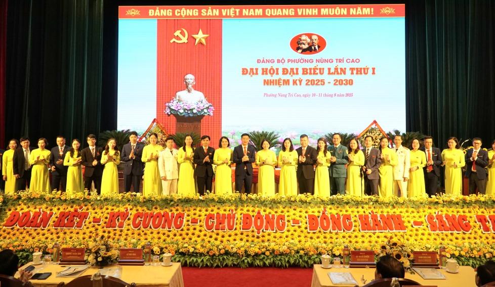 Ban Chấp hành Đảng bộ phường Nùng Chí Cao, nhiệm kỳ 2025 - 2030 ra mắt Đại hội.