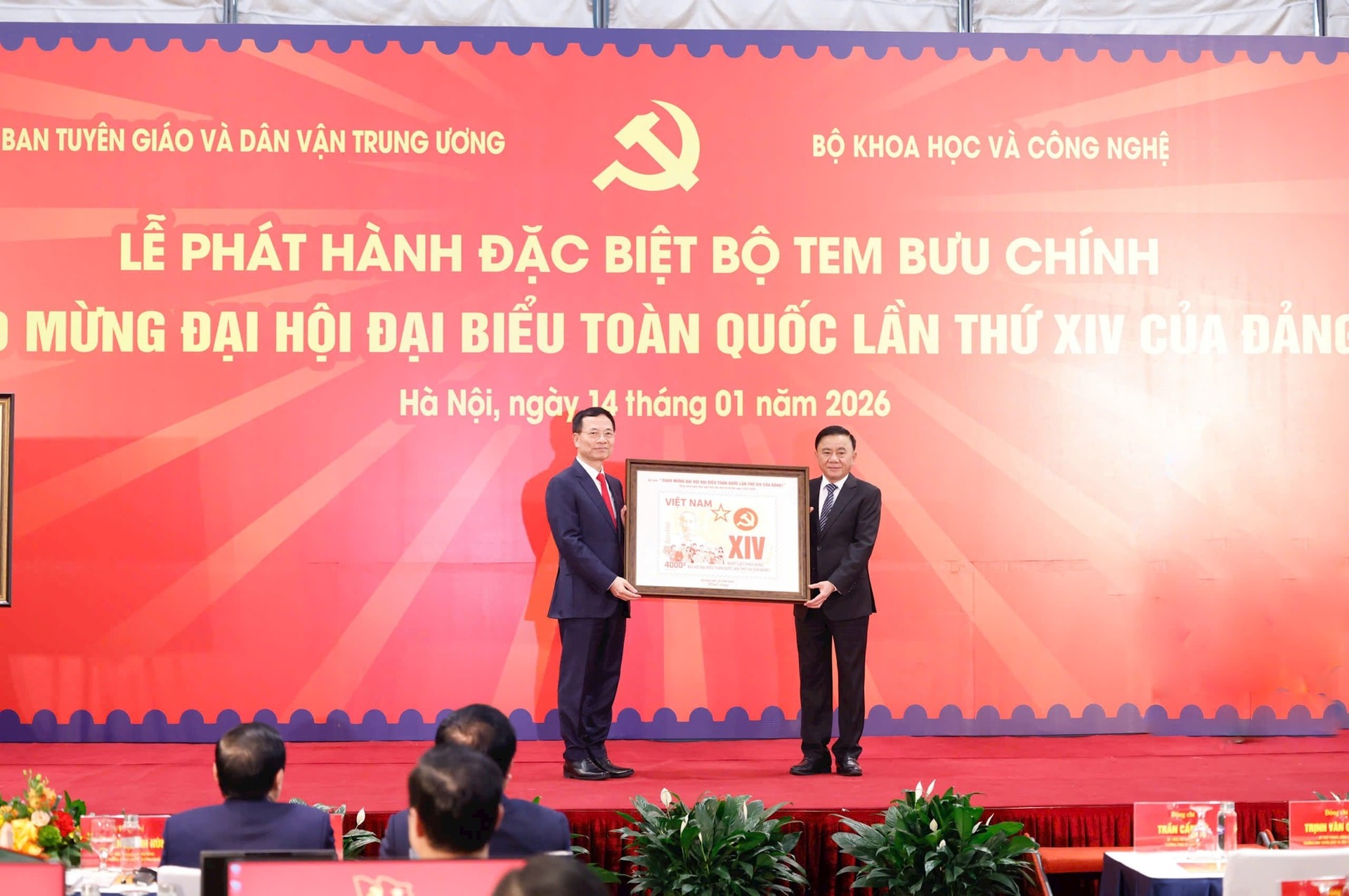 Ban Tuy&ecirc;n gi&aacute;o v&agrave; D&acirc;n vận Trung ương, Bộ Khoa học v&agrave; C&ocirc;ng nghệ tổ chức Lễ ph&aacute;t h&agrave;nh đặc biệt bộ tem bưu ch&iacute;nh ch&agrave;o mừng Đại hội đại biểu to&agrave;n quốc lần thứ XIV của Đảng.