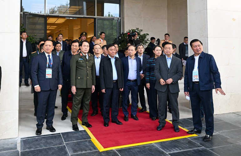 Thường trực Ban B&iacute; thư kiểm tra c&aacute;c điều kiện bảo đảm c&ocirc;ng t&aacute;c phục vụ Đại hội.