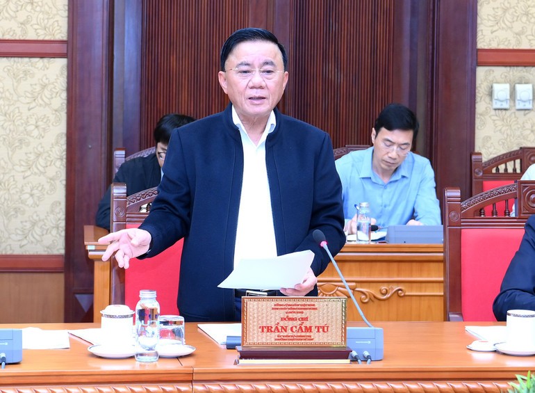 Đồng chí Trần Cẩm Tú phát biểu kết luận cuộc họp.