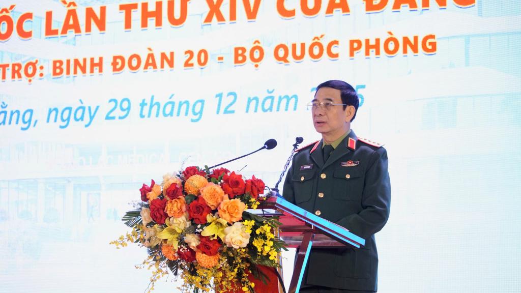 Bộ trưởng Bộ Quốc ph&ograve;ng Phan Văn Giang ph&aacute;t biểu tại buổi lễ.
