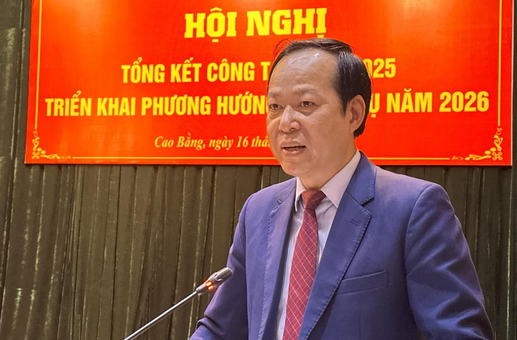 Đồng ch&iacute; Vũ Đ&igrave;nh Quang, Ủy vi&ecirc;n Ban Thường vụ Tỉnh ủy, Ph&oacute; B&iacute; thư Thường trực Đảng ủy, Ph&oacute; Chủ tịch Thường trực UBND tỉnh ph&aacute;t biểu chỉ đạo tại hội nghị.