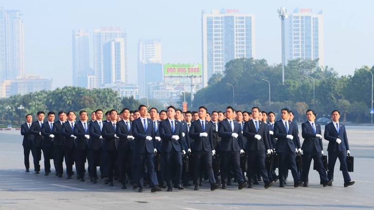 R&egrave;n luyện bản lĩnh ch&iacute;nh trị, kỷ luật, kỷ cương cho c&aacute;n bộ, chiến sĩ trực tiếp tham gia bảo vệ Đại hội.