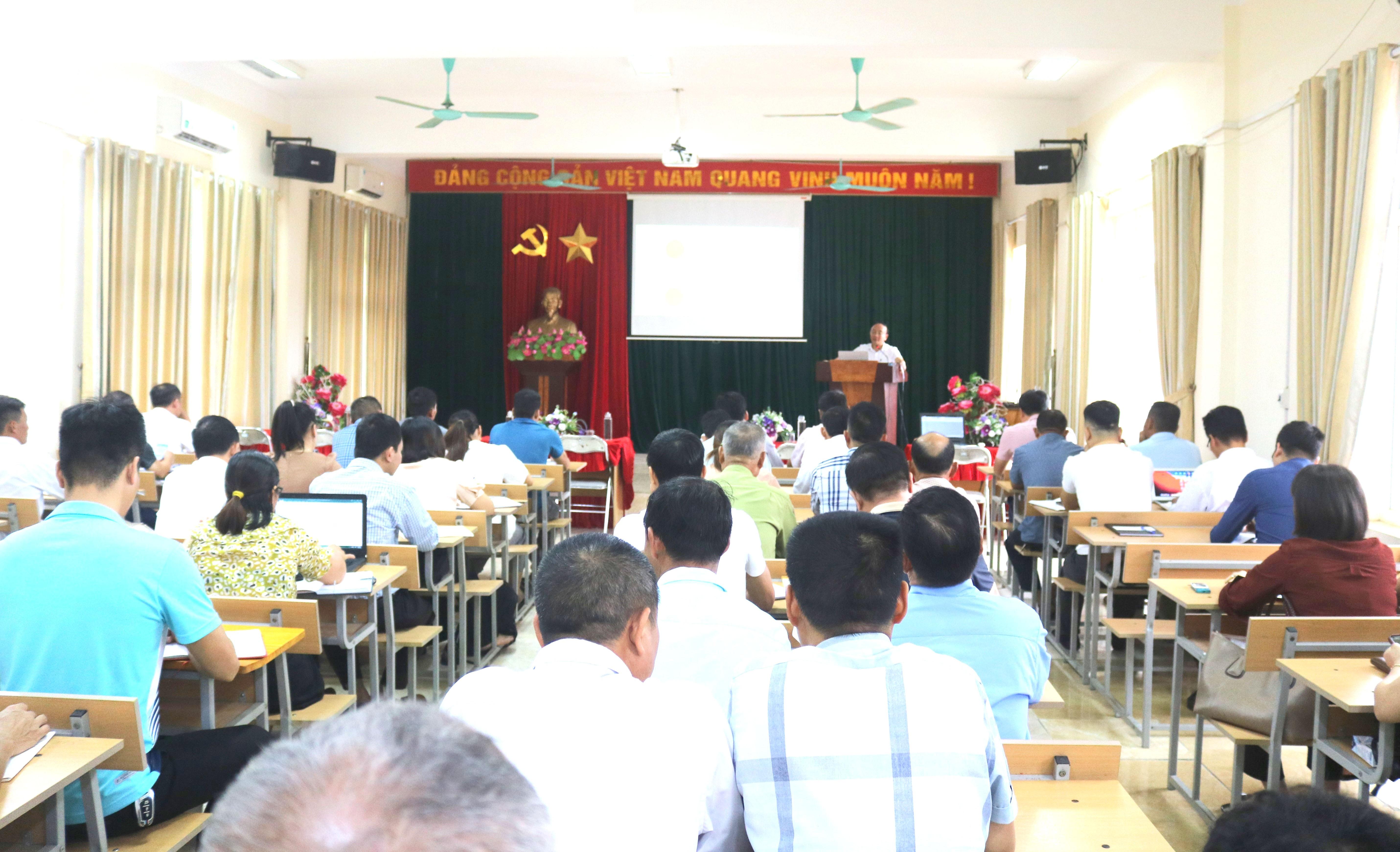 Quang cảnh lớp bồi dưỡng. quangcanh-7436.jpg