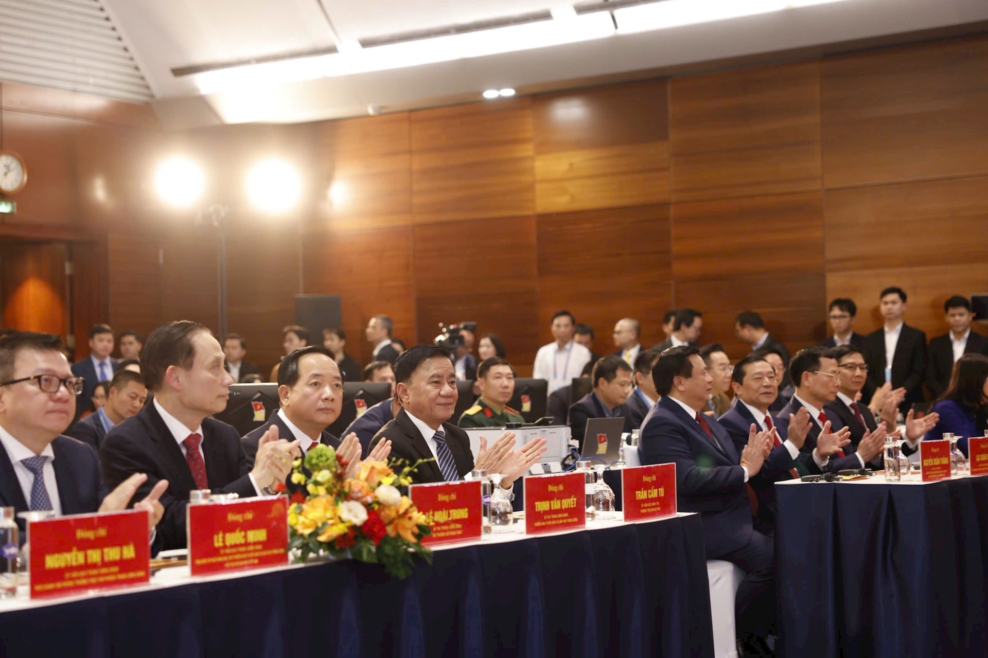 C&aacute;c đại biểu dự lễ ph&aacute;t h&agrave;nh.