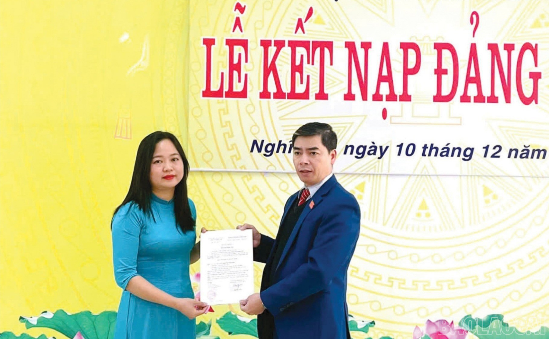 Với nỗ lực, phấn đấu quần ch&uacute;ng Phạm Thị Thanh Huế đ&atilde; vinh dự đứng trong h&agrave;ng ngũ của Đảng.