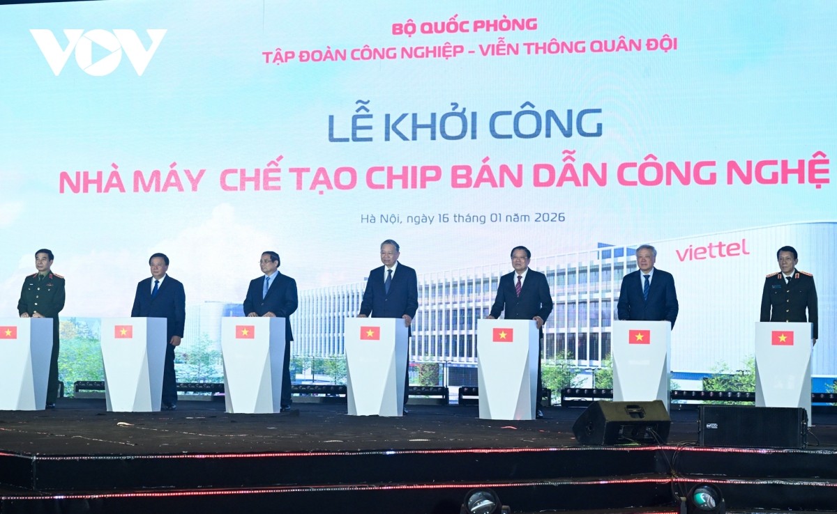 L&atilde;nh đạo Đảng, Nh&agrave; nước thực hiện nghi thức khởi c&ocirc;ng Nh&agrave; m&aacute;y chế tạo chip b&aacute;n dẫn c&ocirc;ng nghệ cao