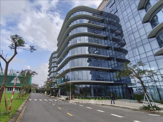 Trụ sở Cơ quan điều h&agrave;nh IFC Đ&agrave; Nẵng được đặt trong t&ograve;a nh&agrave; C&ocirc;ng vi&ecirc;n phần mềm số 2 (phường Hải Ch&acirc;u, th&agrave;nh phố Đ&agrave; Nẵng).