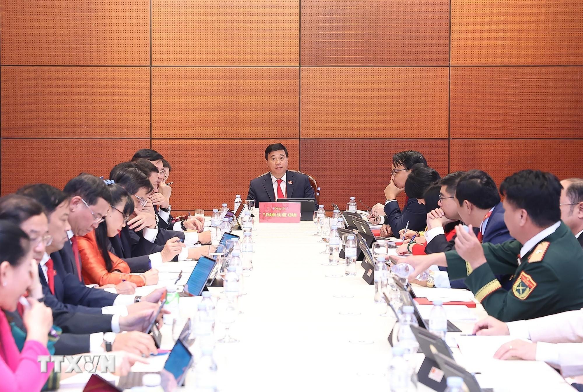 Đo&agrave;n Đảng bộ tỉnh L&acirc;m Đồng thảo luận c&aacute;c văn kiện Đại hội. (Ảnh: TTXVN)