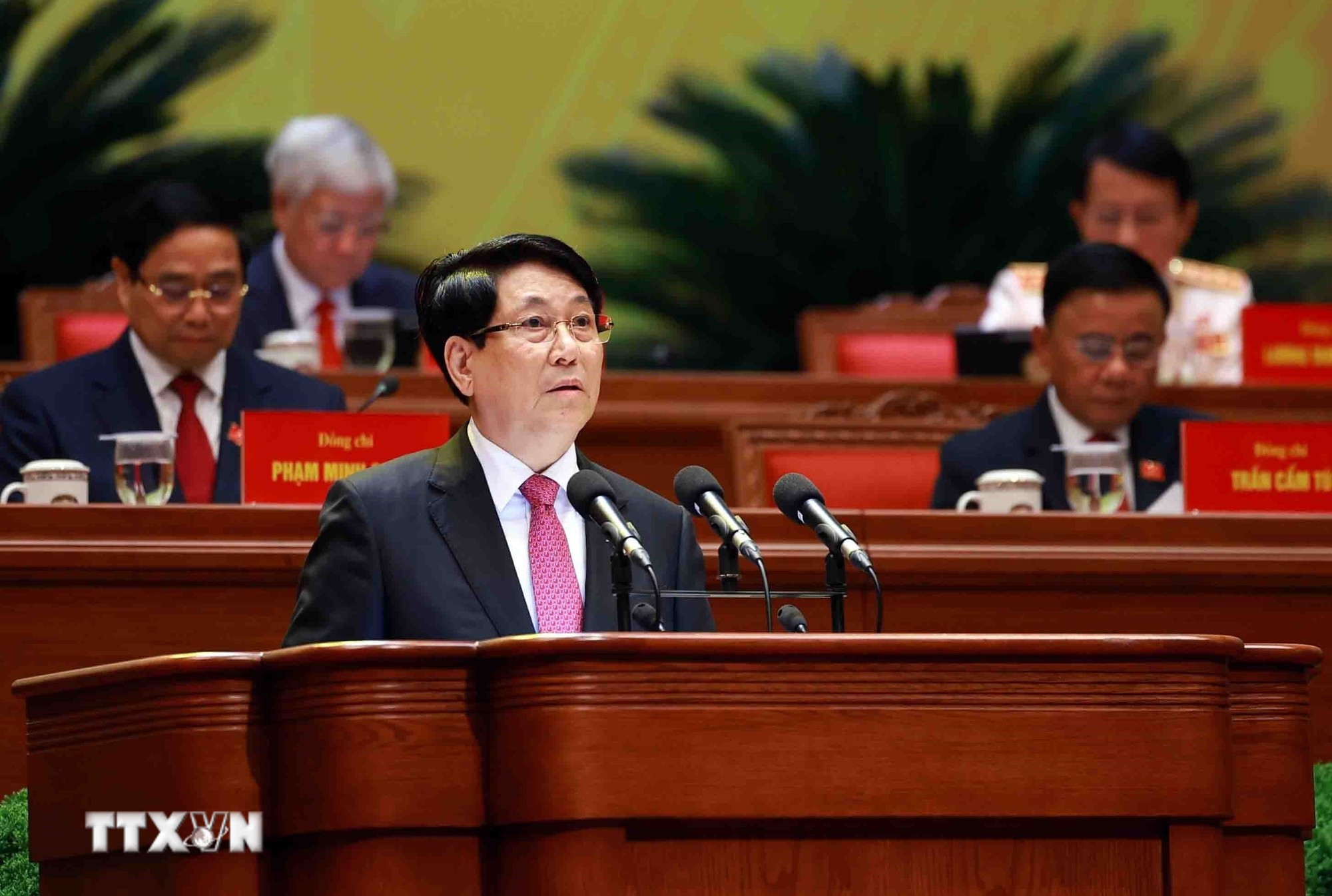 Đồng ch&iacute; Lương Cường, Ủy vi&ecirc;n Bộ Ch&iacute;nh trị, Chủ tịch nước tr&igrave;nh b&agrave;y Diễn văn khai mạc Đại hội. (Ảnh: TTXVN)