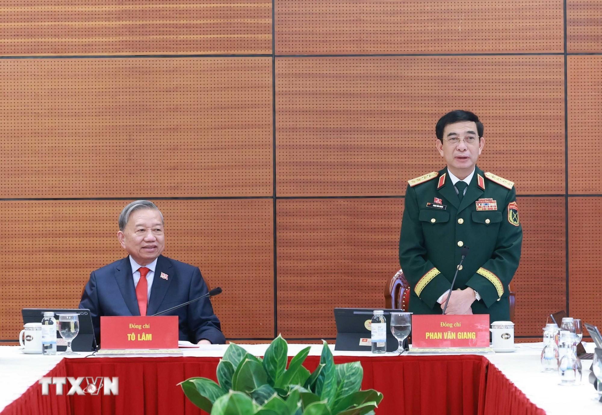 Đại tướng Phan Văn Giang, Ủy vi&ecirc;n Bộ Ch&iacute;nh trị, Ph&oacute; B&iacute; thư Qu&acirc;n ủy Trung ương, Bộ trưởng Bộ Quốc ph&ograve;ng ph&aacute;t biểu thảo luận tại Đo&agrave;n. (Ảnh: TTXVN)