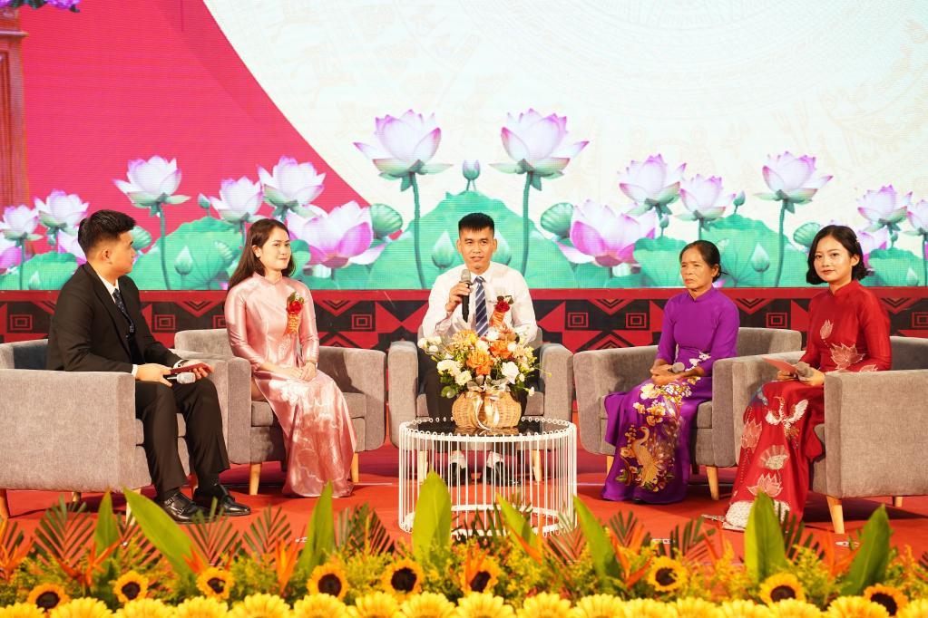 Giao lưu điển hình tiên tiến.