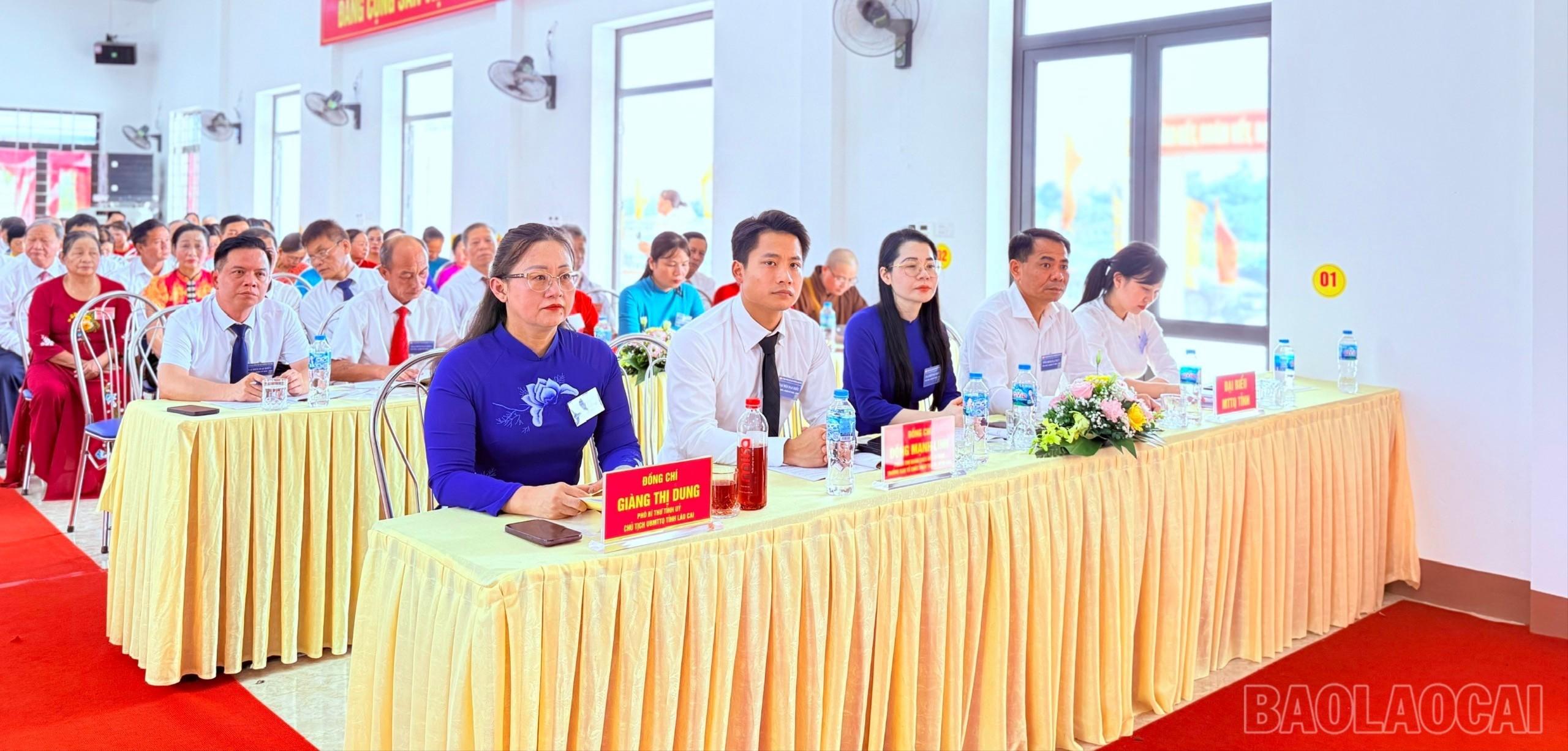 Đồng chí Giàng Thị Dung - Phó Bí thư Tỉnh ủy, Chủ tịch Ủy ban Mặt trận Tổ quốc tỉnh dự và chỉ đạo Đại hội. 3-1807.jpg