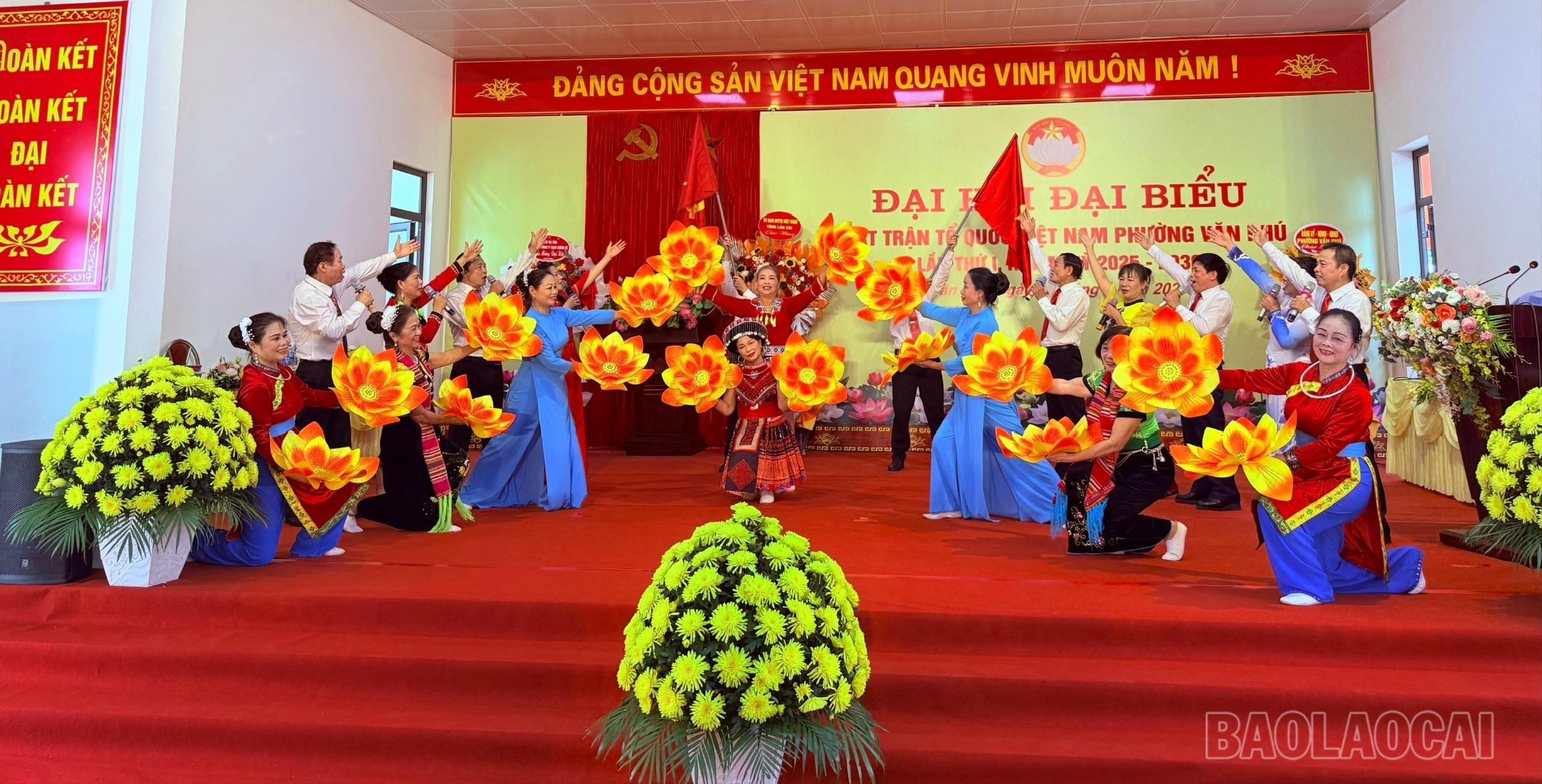 Một tiết mục văn nghệ chào mừng Đại hội. 1-9530.jpg