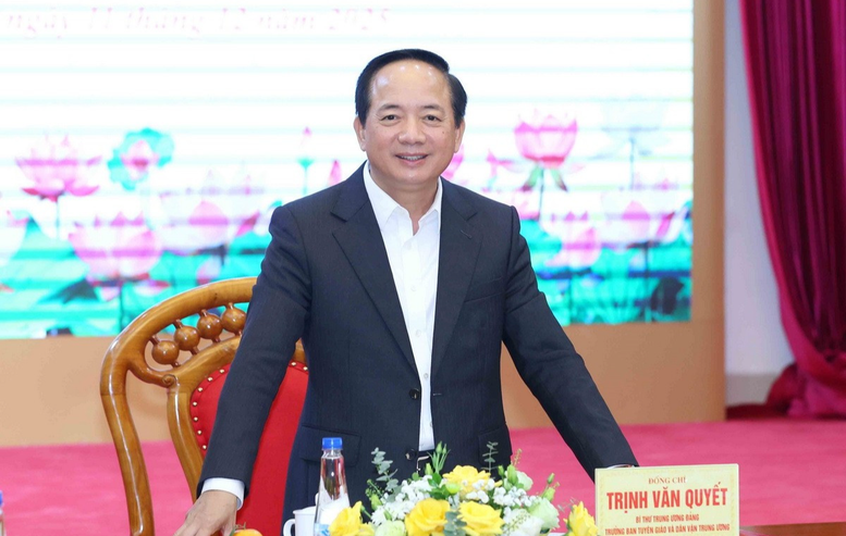 Đồng ch&iacute; Trịnh Văn Quyết, B&iacute; thư Trung ương Đảng, Trưởng ban Tuy&ecirc;n gi&aacute;o v&agrave; D&acirc;n vận Trung ương.