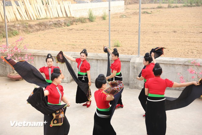 Phụ nữ Th&aacute;i ở tỉnh Điện Bi&ecirc;n t&iacute;ch cực bảo tồn văn h&oacute;a d&acirc;n tộc.