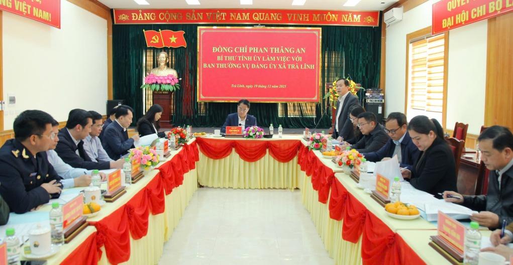 Toàn cảnh buổi làm việc.