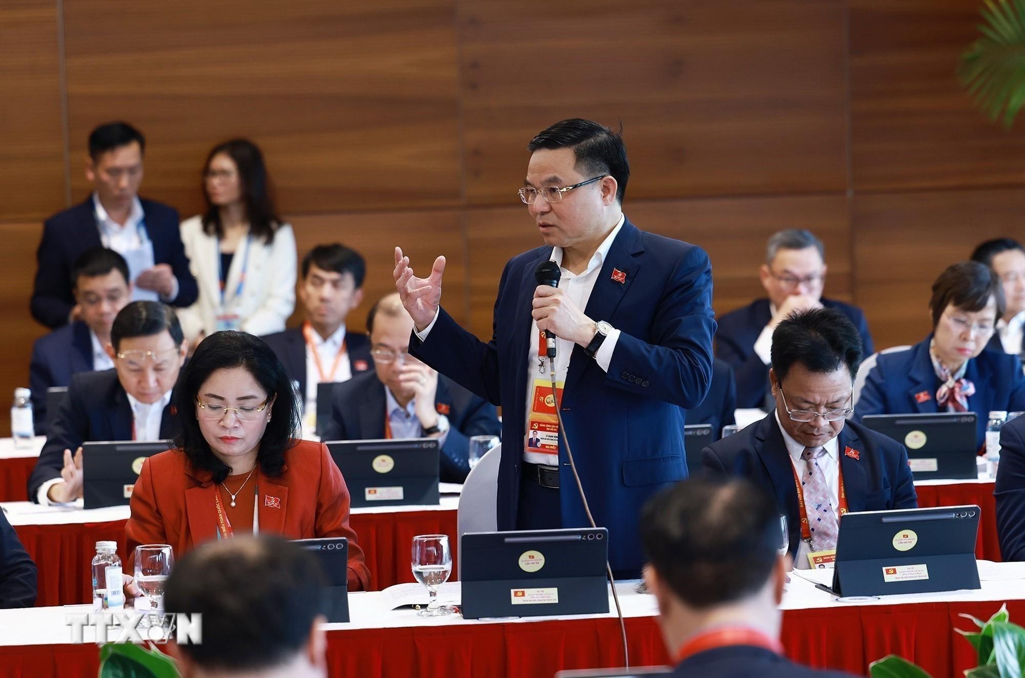 Quyền Bộ trưởng Bộ C&ocirc;ng Thương L&ecirc; Mạnh H&ugrave;ng ph&aacute;t biểu thảo luận tại Đo&agrave;n. (Ảnh: TTXVN)