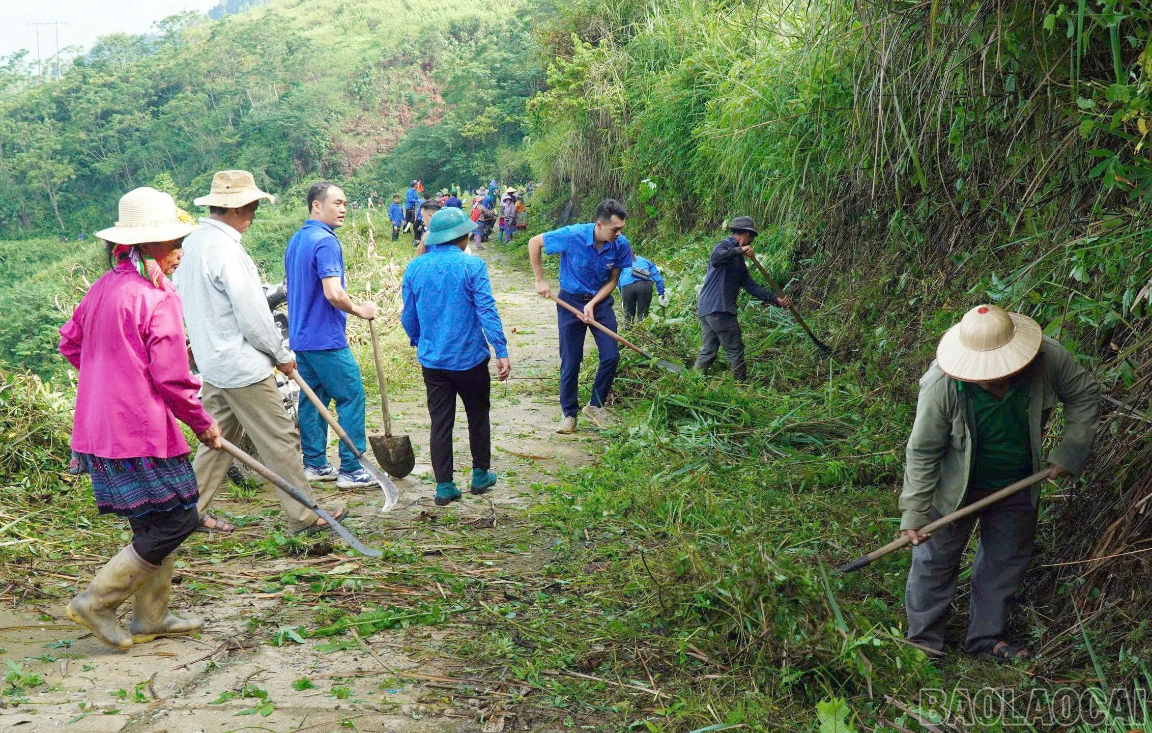 Đoàn xã Mường Khương hưởng ứng phong trào “Tuổi trẻ chung tay xây dựng nông thôn mới”. baolaocai-br_muong-khuong-2.jpg