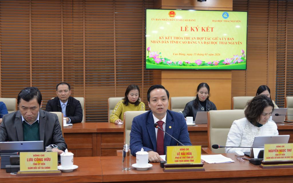 Ph&oacute; B&iacute; thư Tỉnh ủy, Chủ tịch UBND tỉnh L&ecirc; Hải H&ograve;a ph&aacute;t biểu tại Lễ k&yacute; kết