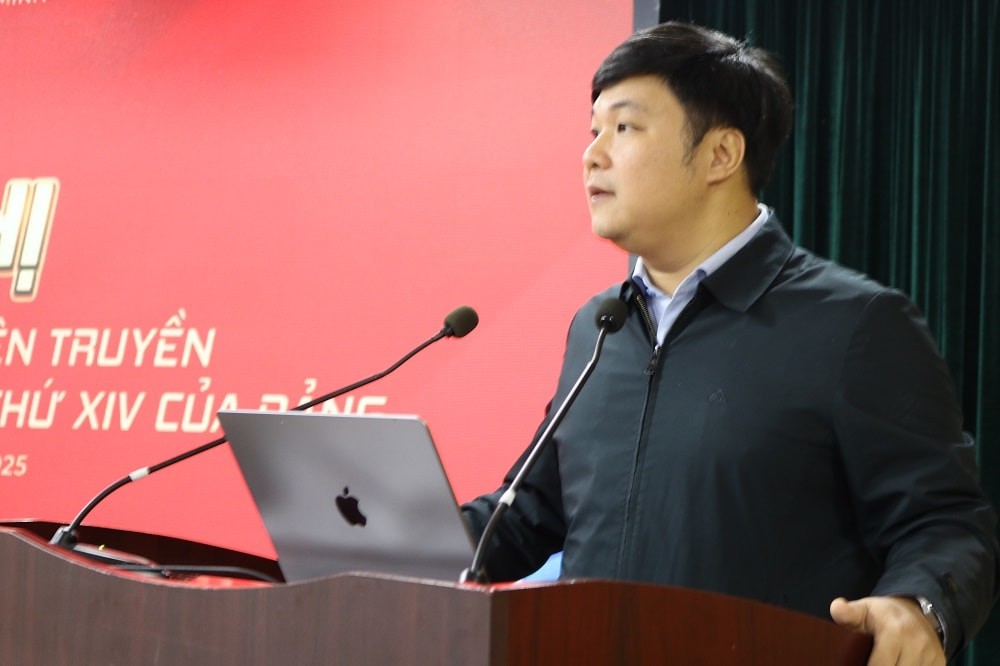 Đồng ch&iacute; Nguyễn Th&aacute;i An b&aacute;o c&aacute;o triển khai c&aacute;c phương &aacute;n tuy&ecirc;n truyền Đại hội XIV của Đảng.