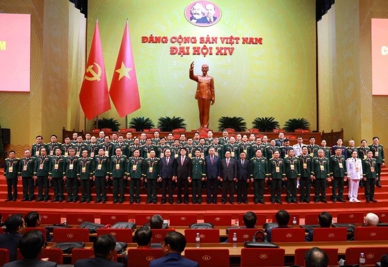 Tổng B&iacute; thư T&ocirc; L&acirc;m c&ugrave;ng c&aacute;c đồng ch&iacute; l&atilde;nh đạo Đảng, Nh&agrave; nước, Ch&iacute;nh phủ, Quốc hội với đo&agrave;n đại biểu Qu&acirc;n đội tại phi&ecirc;n tr&ugrave; bị. Ảnh: TTXVN