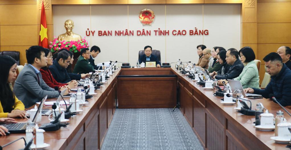 Đồng chí Vũ Đình Quang, Uỷ viên BTV Tỉnh uỷ, Phó Chủ tịch Thường trực UBND tỉnh chủ trì Hội nghị tại điểm cầu tỉnh Cao Bằng.