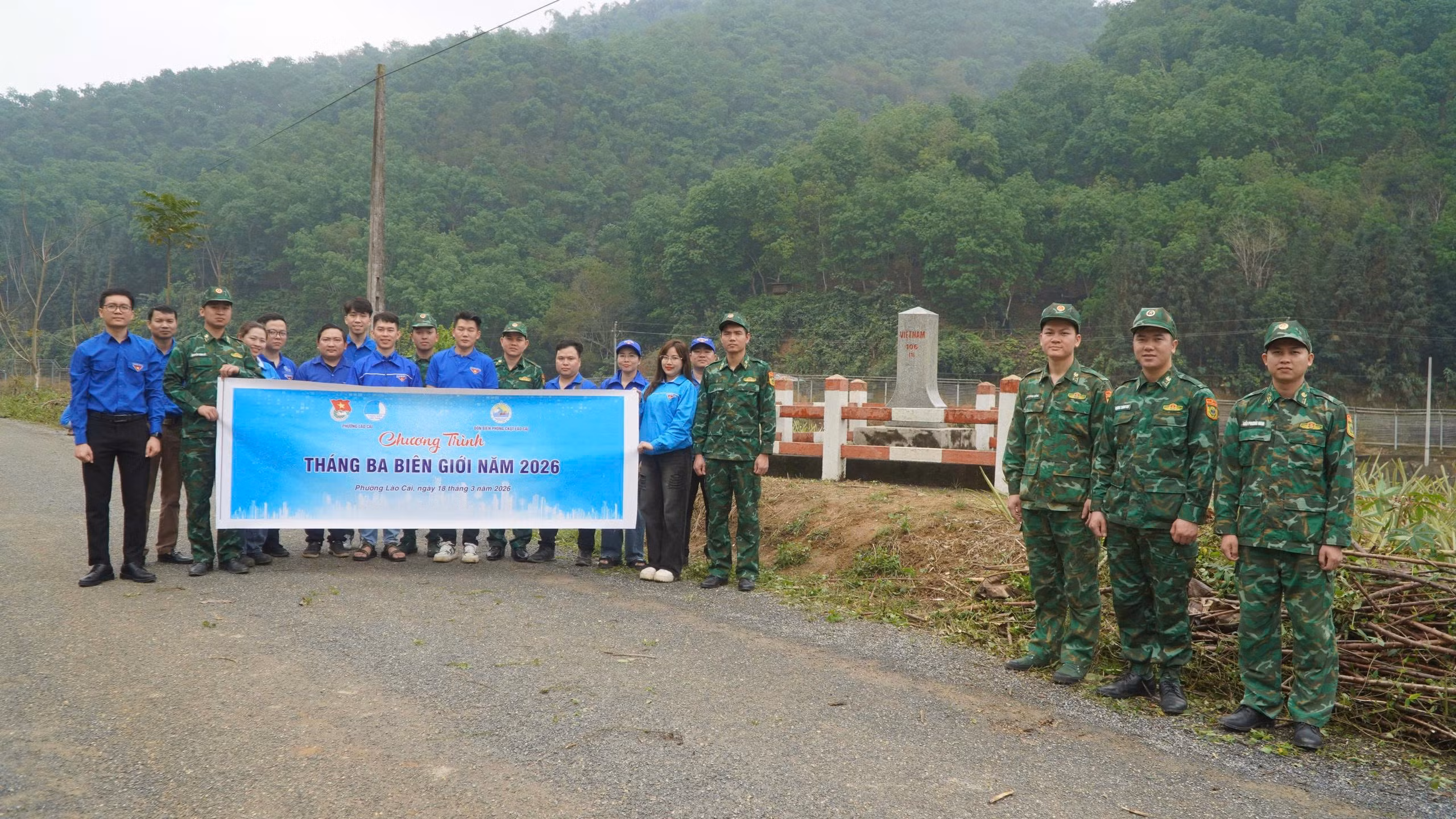 “Hành trình về địa chỉ đỏ” góp phần giáo dục truyền thống, nâng cao trách nhiệm của đoàn viên, thanh niên trong bảo vệ biên cương Tổ quốc. z7632890812596-e8fea2f4293ad3de2c62956ba07eaf2a.jpg