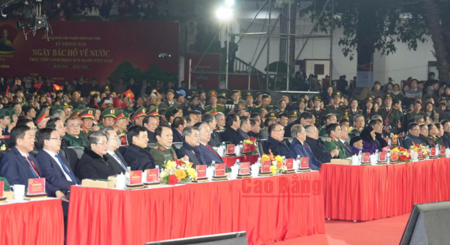 Các đồng chí lãnh đạo Đảng, Nhà nước dự Chương trình.