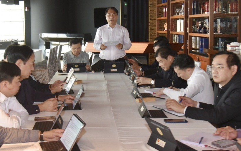 Đồng ch&iacute; B&iacute; thư Tỉnh ủy ph&aacute;t biểu chỉ đạo cuộc họp.