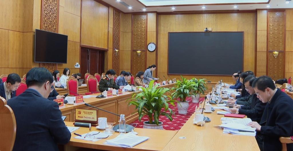 Cuộc họp nghe báo cáo công tác chuẩn bị bầu cử.