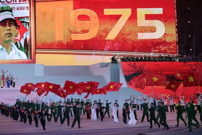 Những giai điệu truyền thống được phối mới theo phong c&aacute;ch đương đại, tạo n&ecirc;n một d&ograve;ng chảy &acirc;m nhạc xuy&ecirc;n suốt từ qu&aacute; khứ đến tương lai.