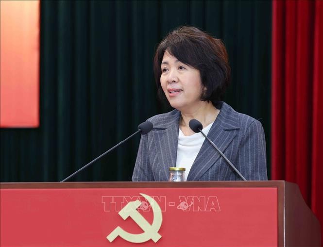 Đồng chí Nguyễn Thị Hoàng Vân, Phó Bí thư Đảng ủy các cơ quan Đảng Trung ương phát biểu tại hội nghị.