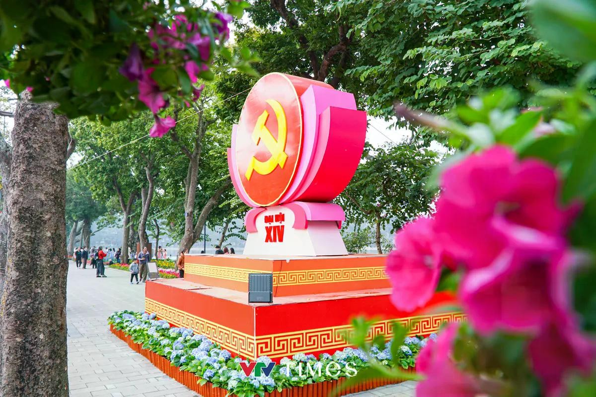 Biểu trưng lớn Đại hội lần thứ XIV của Đảng.