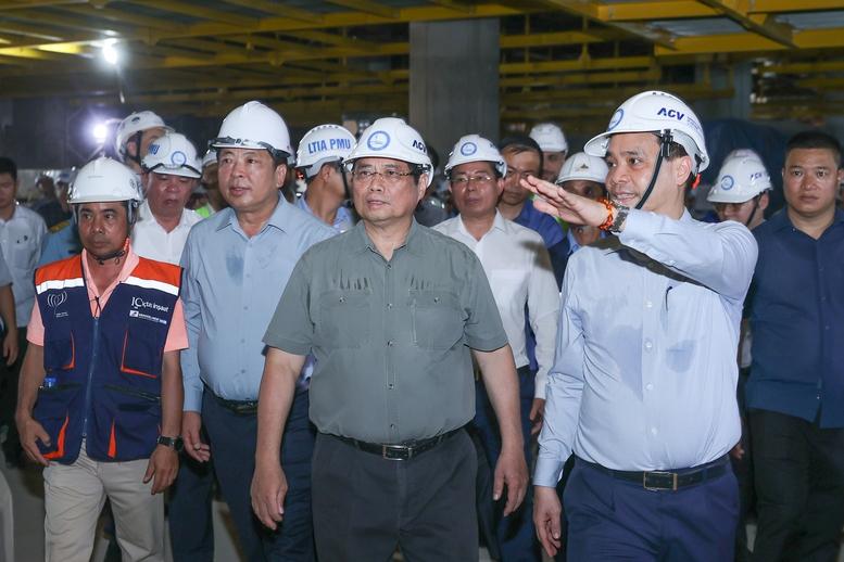 Thủ tướng lần thứ 8 kiểm tra sân bay Long Thành, yêu cầu cơ bản hoàn thành vào 19/12/2025- Ảnh 4.