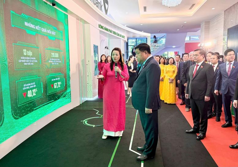 Sự thành công của Vietcombank góp phần quan trọng gia tăng tài sản và uy tín quốc gia- Ảnh 9. Sự thành công của Vietcombank góp phần quan trọng gia tăng tài sản và uy tín quốc gia- Ảnh 9.